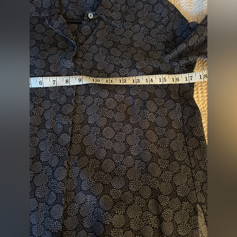 Vince Covered Placket Print Silk Shirt in Black Shark Gray Blouse - Picture 12 of 12